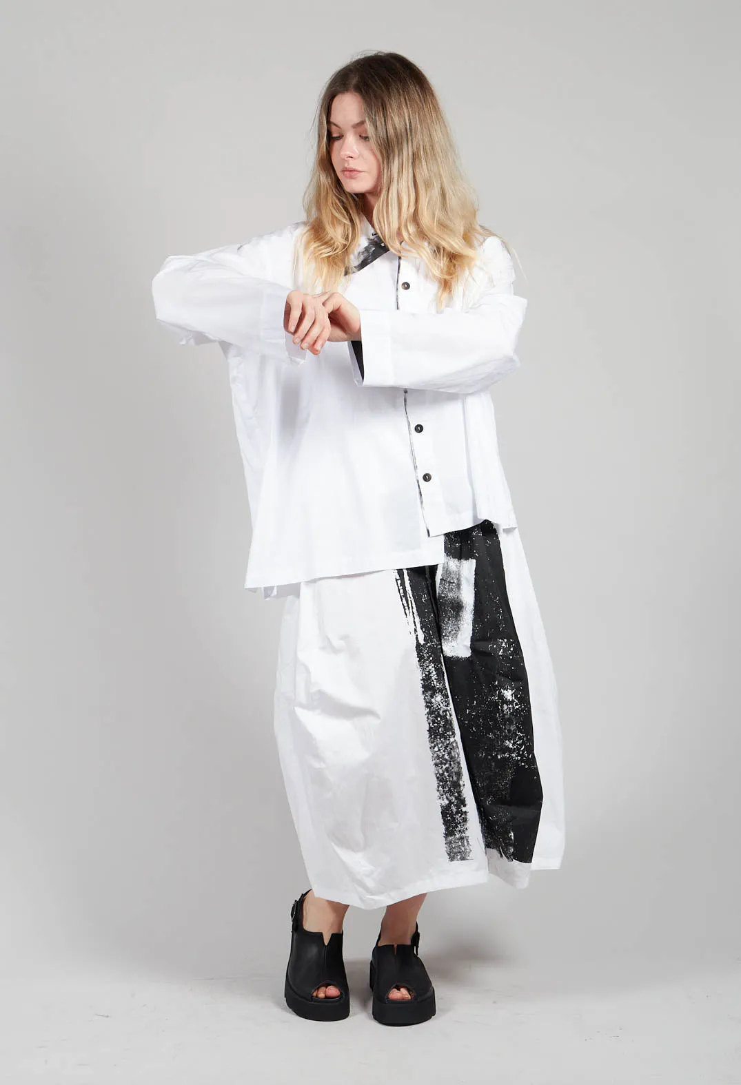 Asymmetric Hem Shirt with Print in White